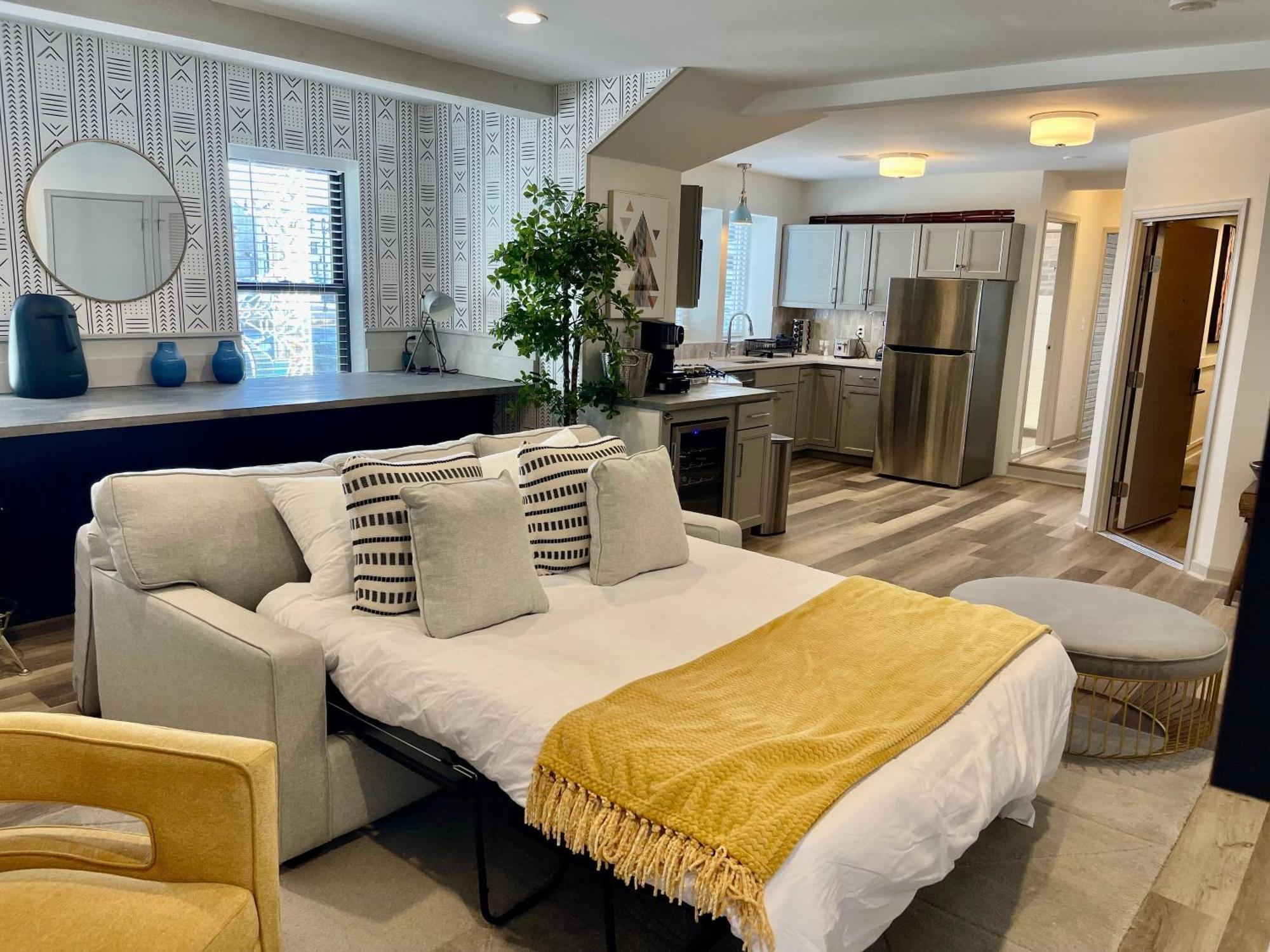 Modern Fully Renovated Suite & Loft In Downtown 特伦顿 外观 照片