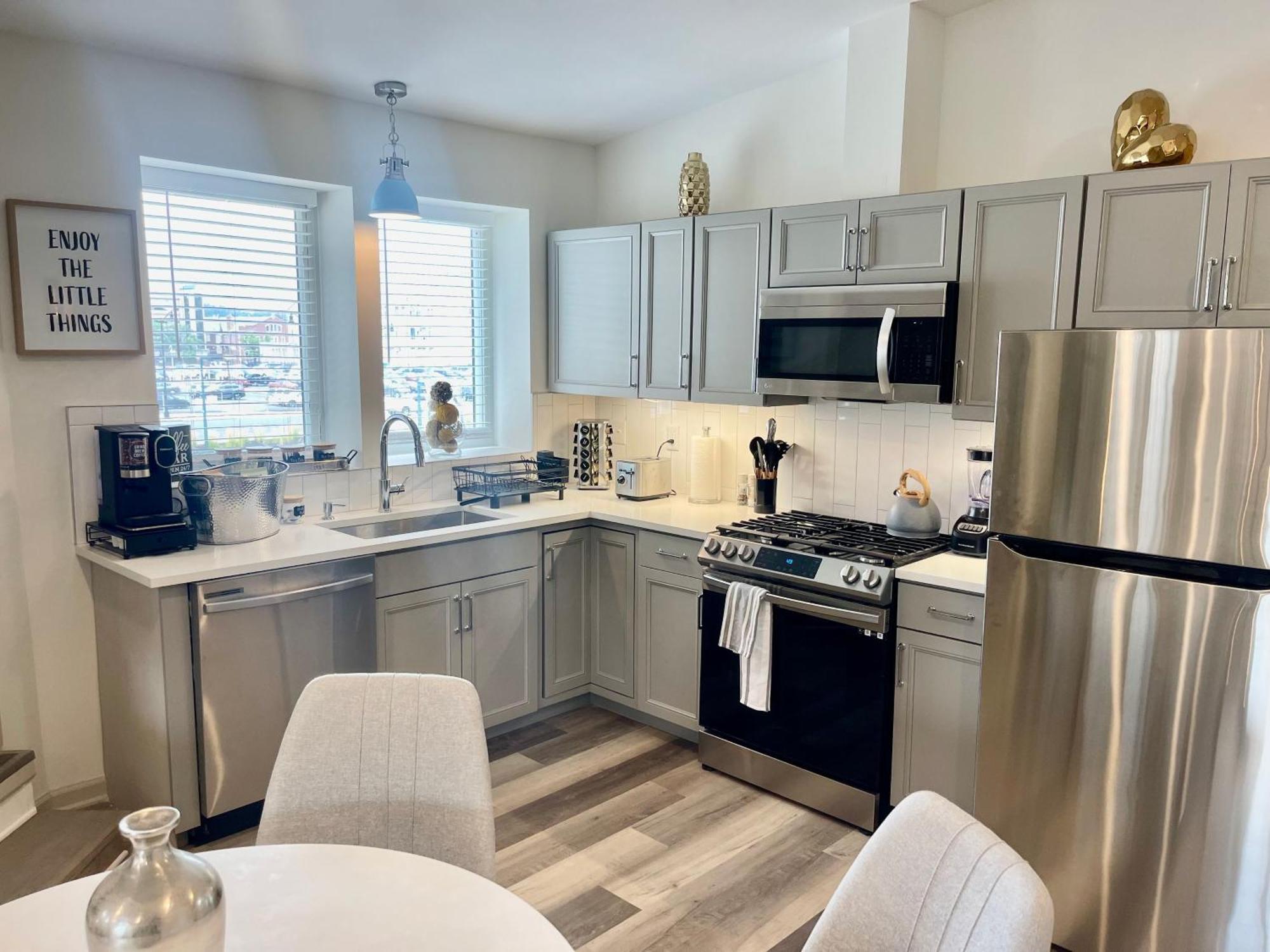 Modern Fully Renovated Suite & Loft In Downtown 特伦顿 外观 照片