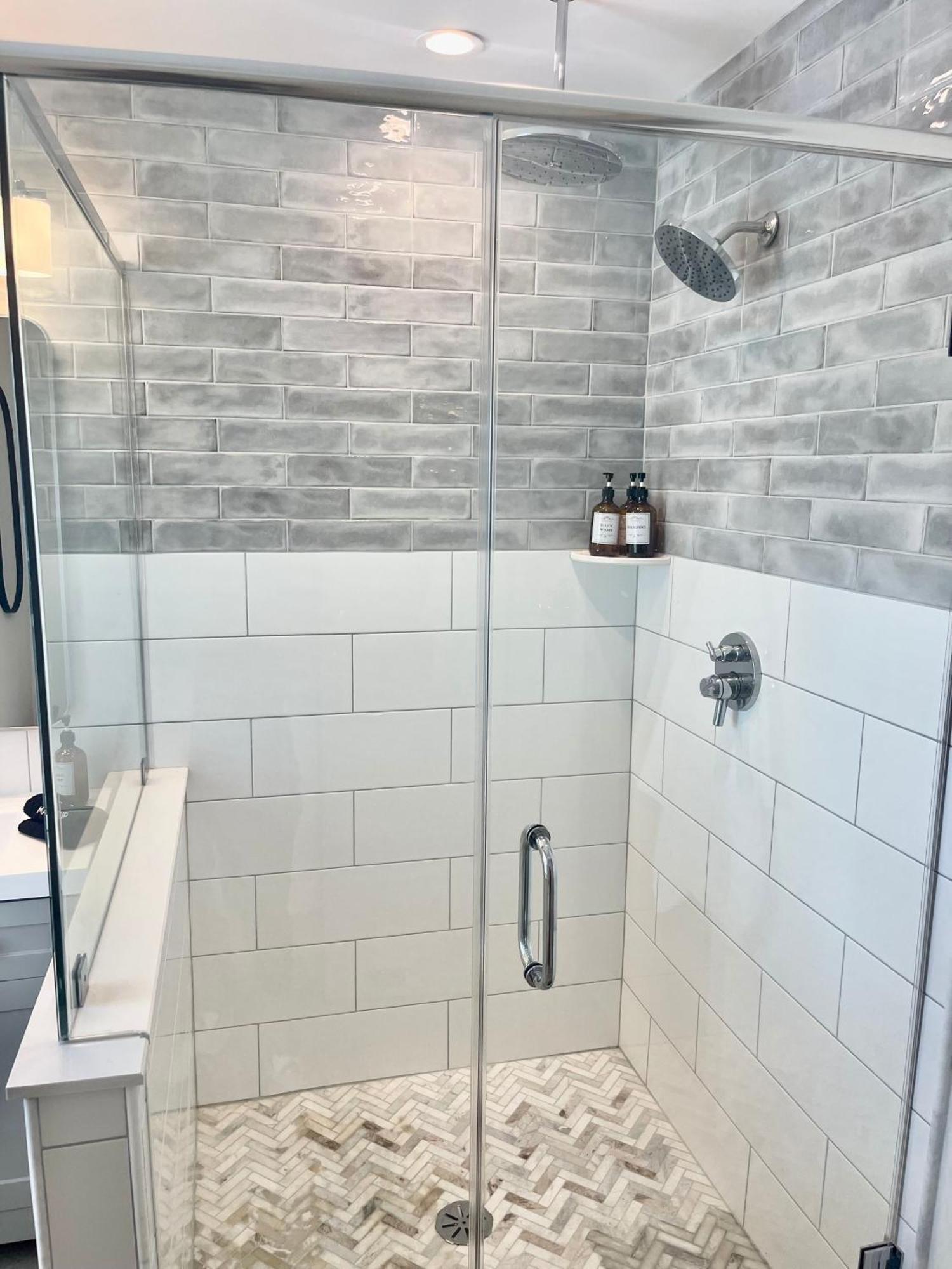 Modern Fully Renovated Suite & Loft In Downtown 特伦顿 外观 照片